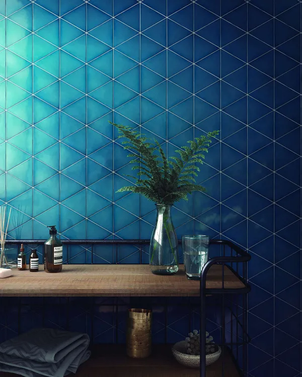 Baño con azulejos efecto monocolor en tonos fríos, colección Scale de Equipe