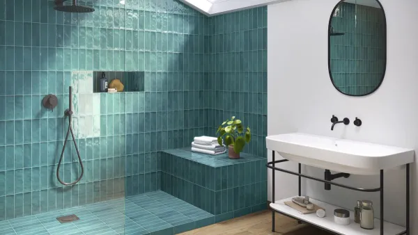 Baño con azulejos efecto monocolor en tonos fríos, colección Seville de Ape