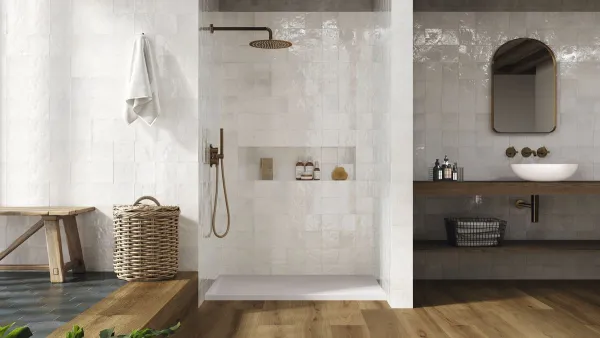 Baño con azulejos efecto monocolor, colección Sorolla de Ape