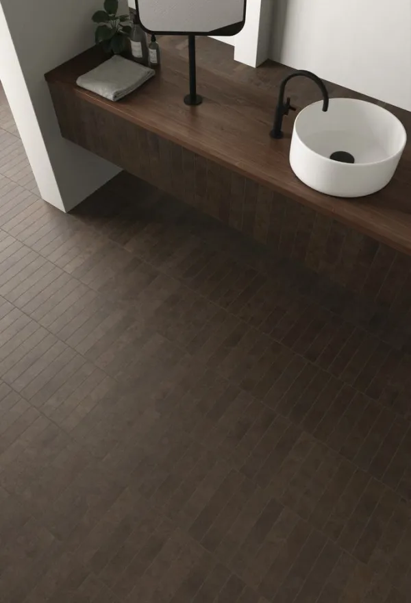 Baño con azulejos efecto monocolor en tonos cálidos, colección Stage de Equipe