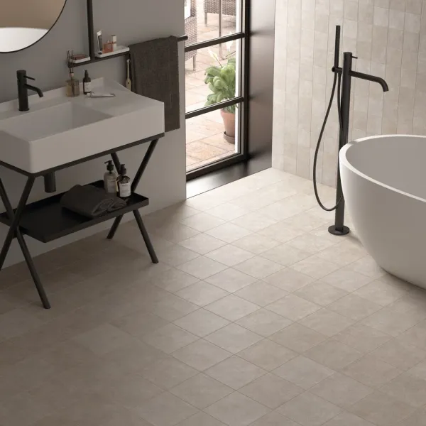 Baño con azulejos efecto monocolor en tonos cálidos, colección Stage de Equipe