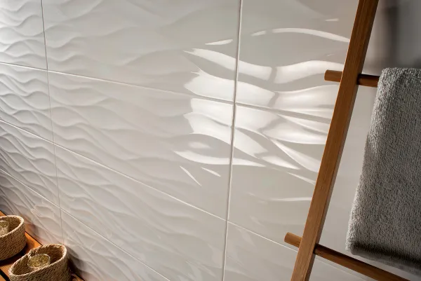Baño con azulejos efecto monocolor, colección Sun de TAU ceràmica