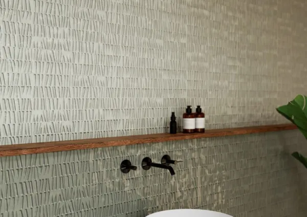Baño con azulejos efecto monocolor, colección Sunrise de Ibero Casa Infinita