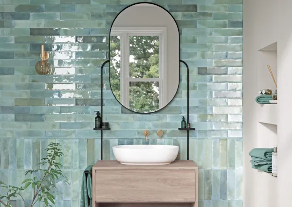 Baño con azulejos efecto monocolor en tonos fríos, colección Tokyo de Ribesalbes