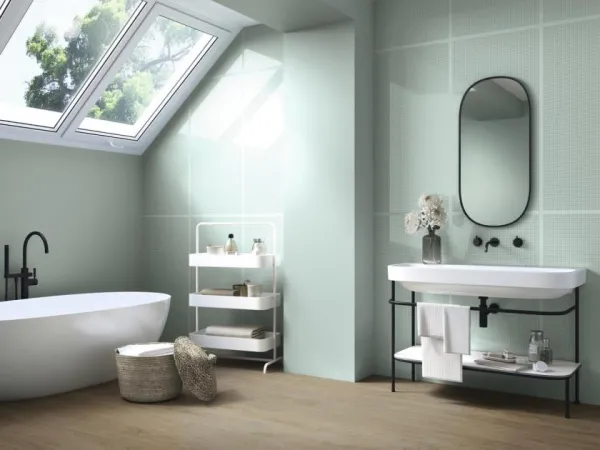 Baño con azulejos efecto monocolor en tonos fríos, colección Tonality de Ape