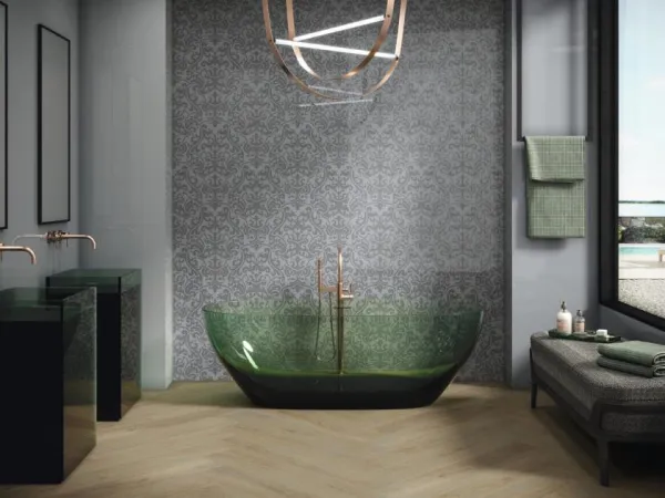 Baño con azulejos efecto monocolor en tonos fríos, colección Tonality de Ape