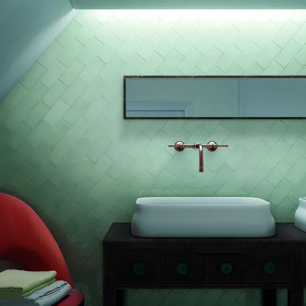 Baño con azulejos efecto monocolor en tonos fríos, colección Village de Equipe