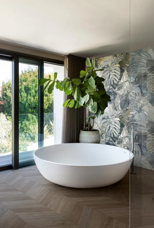 Baño con azulejos efecto monocolor, colección White deco de Marazzi