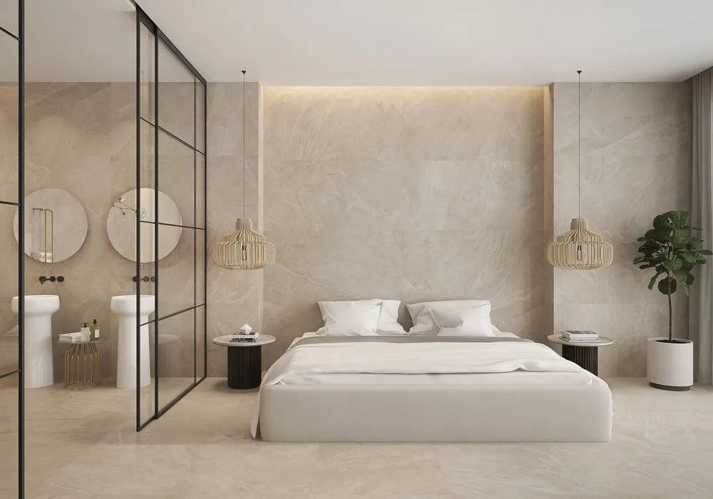Baño con azulejos efecto piedra en tonos cálidos, colección Aura de Emotion