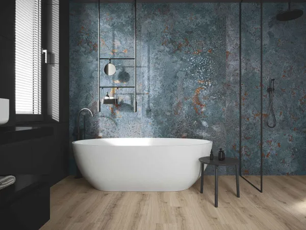 Baño con azulejos efecto piedra en tonos fríos, colección Bora bora de Baldocer