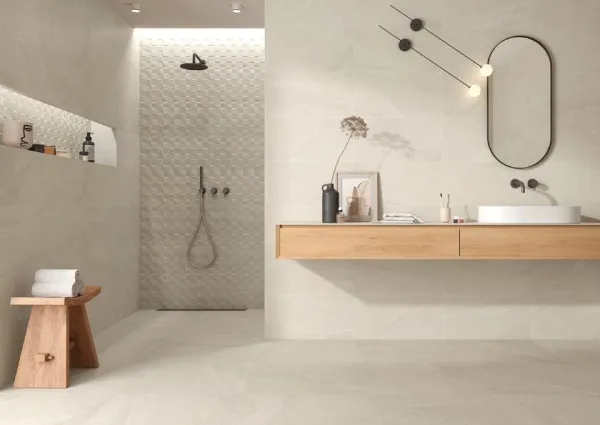 Baño con azulejos efecto piedra en tonos cálidos, colección Boston de Proconcept