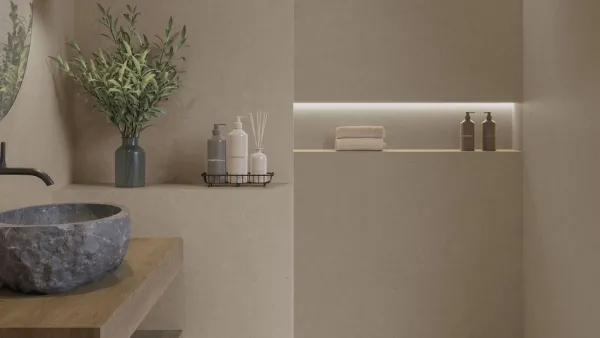Baño con azulejos efecto piedra en tonos cálidos, colección Cala de Cifre
