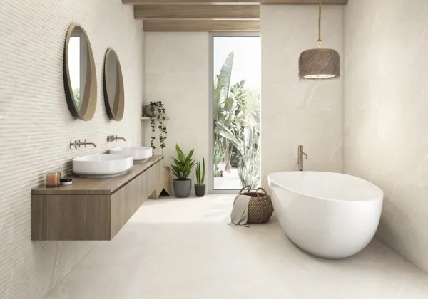 Baño con azulejos efecto piedra, colección Dhara de Colorker