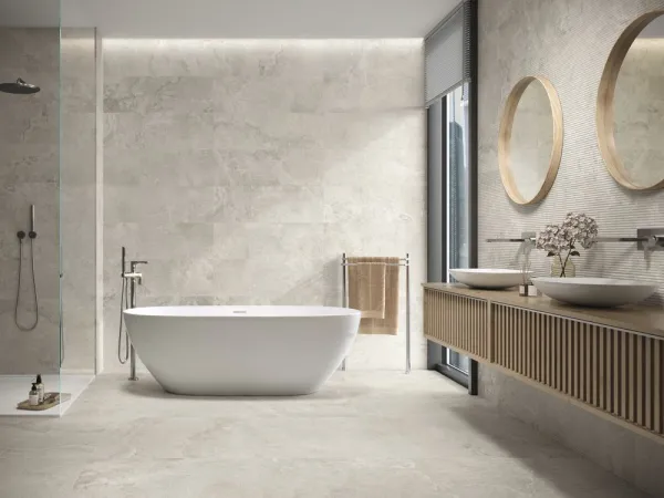 Baño con azulejos efecto piedra en tonos neutros, colección Dome de Baldocer