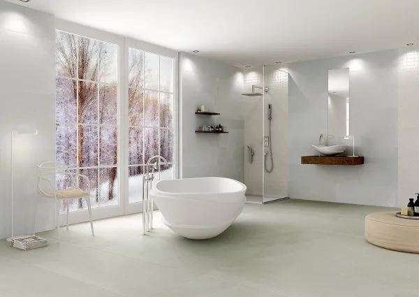 Baño con azulejos efecto piedra en tonos neutros, colección Fidenza de TAU ceràmica