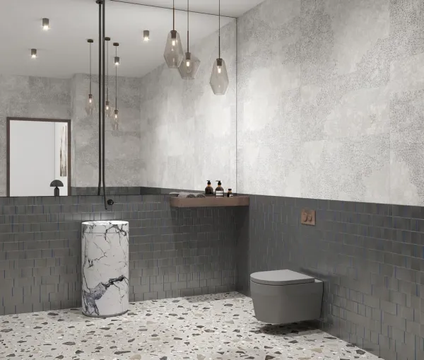 Baño con azulejos efecto piedra en tonos neutros, colección Fireclay de Aparici
