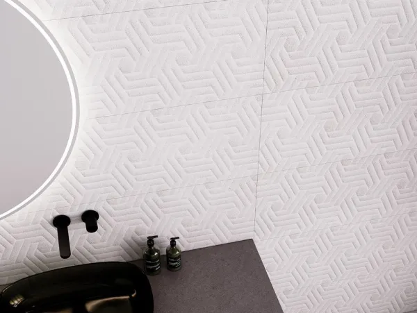 Baño con azulejos efecto piedra en tonos neutros, colección Harlem de Metropol