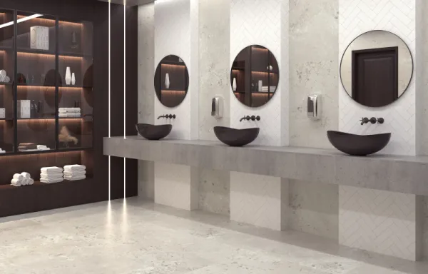 Baño con azulejos efecto piedra en tonos neutros, colección Iceberg de Dune
