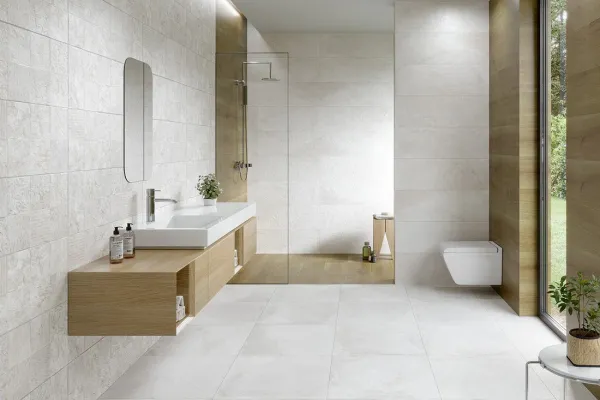 Baño con azulejos efecto piedra en tonos neutros, colección Iconic de Metropol