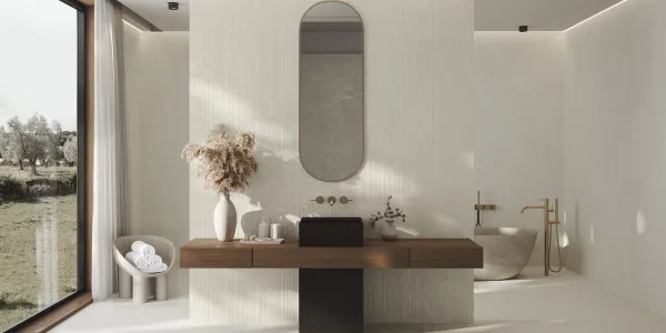 Baño con azulejos efecto piedra en tonos neutros, colección Kala de Museum