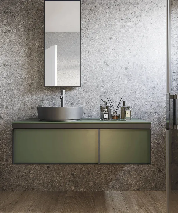 Baño con azulejos efecto piedra, colección Kalksten - flodsten de Argenta
