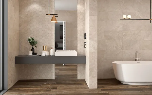 Baño con azulejos efecto piedra en tonos cálidos, colección Liberty de Colorker