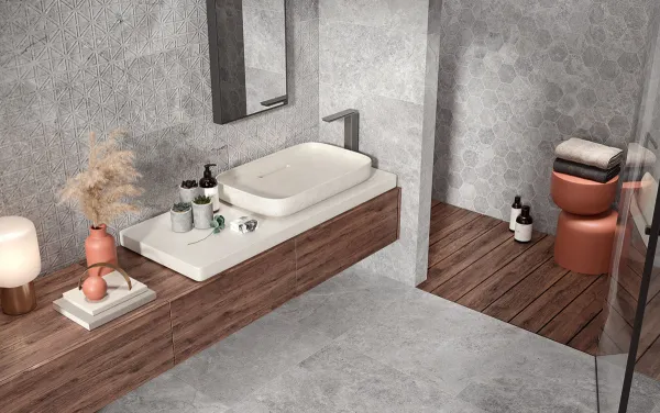Baño con azulejos efecto piedra, colección Liberty de Colorker