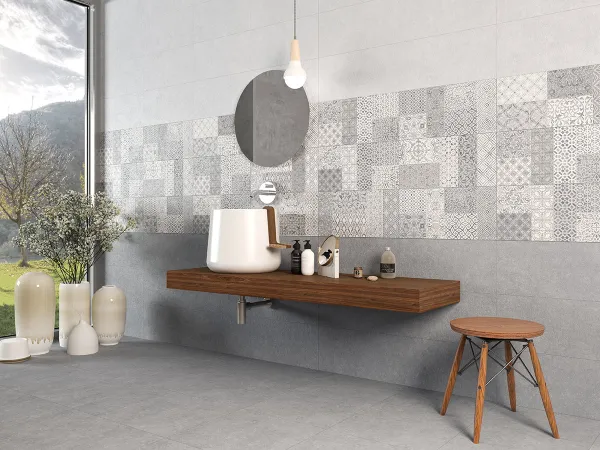 Baño con azulejos efecto piedra en tonos neutros, colección Light stone de Argenta