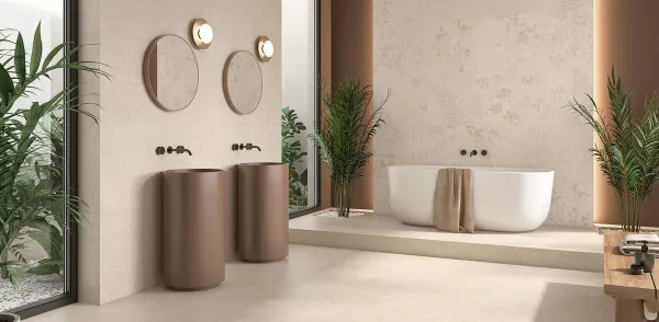 Baño con azulejos efecto piedra en tonos cálidos, colección Luxor de Colorker