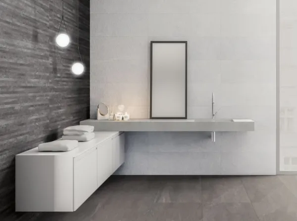 Baño con azulejos efecto piedra en tonos neutros, colección Mustang de Durstone