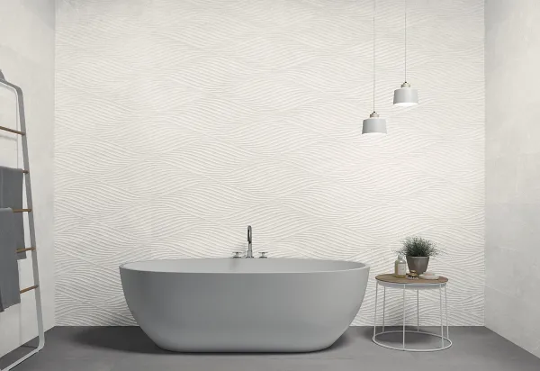 Baño con azulejos efecto piedra en tonos neutros, colección Nature de Peronda