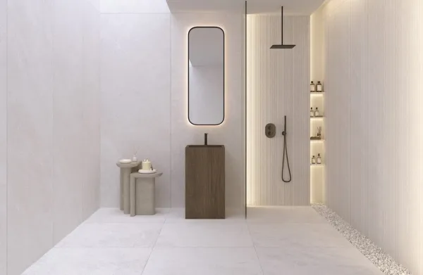 Baño con azulejos efecto piedra, colección Piemonte de Museum
