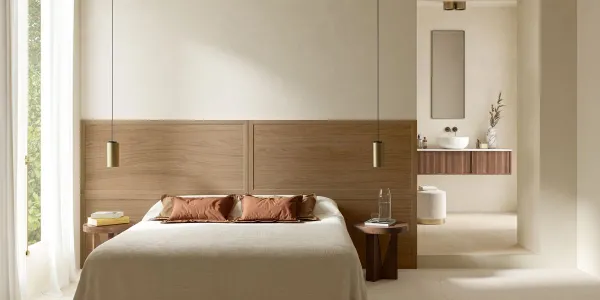 Baño con azulejos efecto piedra en tonos cálidos, colección Pietra di sicilia de Marazzi
