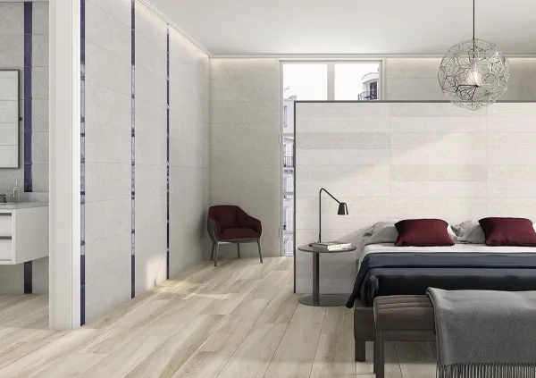 Baño con azulejos efecto piedra en tonos neutros, colección Roadstone wall de TAU ceràmica