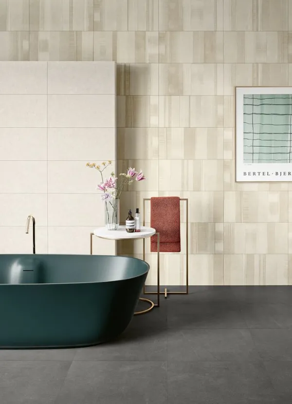 Baño con azulejos efecto piedra, colección Sense de Love Tiles