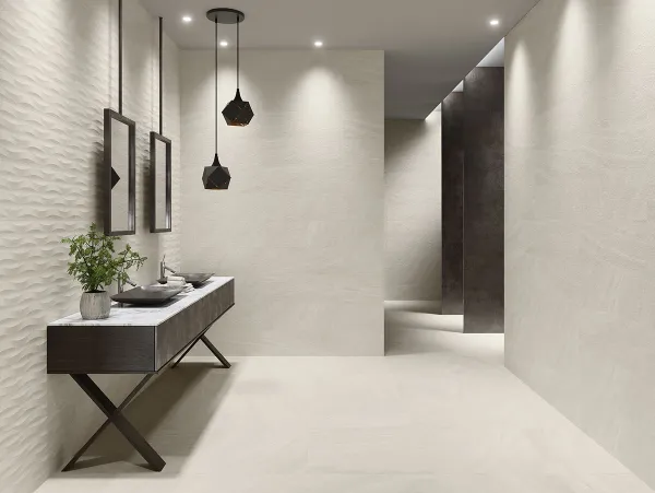 Baño con azulejos efecto piedra, colección Stoneage de Metropol
