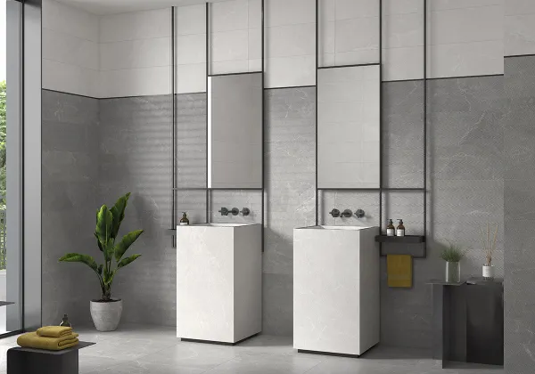 Baño con azulejos efecto piedra en tonos neutros, colección Storm - storm rock de Argenta