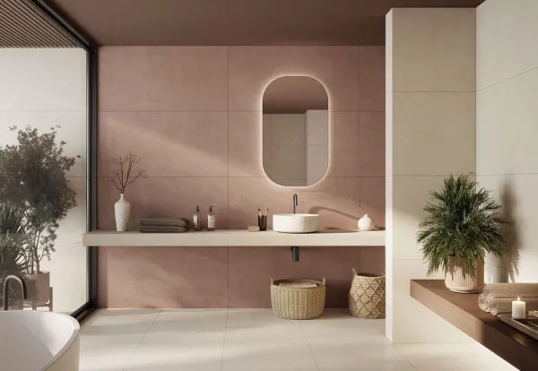 Baño con azulejos efecto piedra en tonos cálidos, colección Sunset de Durstone