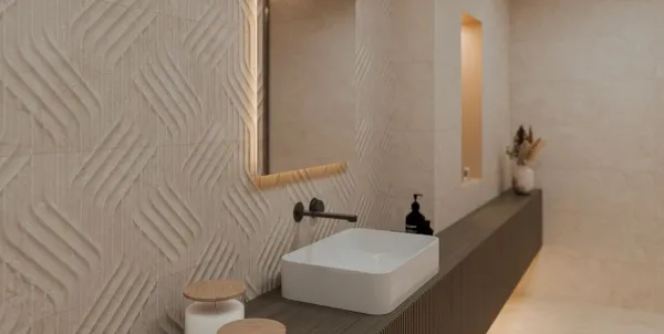 Baño con azulejos efecto piedra en tonos cálidos, colección Taran de Metropol