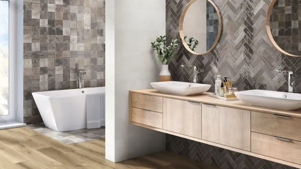 Baño con azulejos efecto piedra, colección Tennessee de Ape