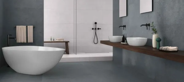 Baño con azulejos efecto piedra, colección Terraviva de Undefasa