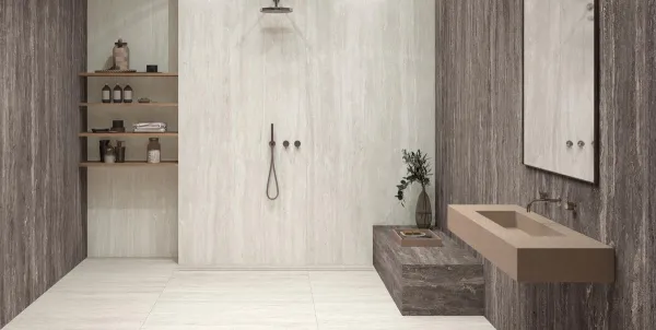 Baño con azulejos efecto piedra, colección Travertino de Apavisa