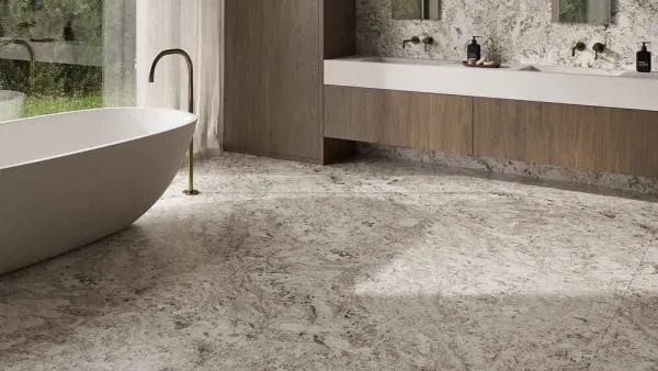 Baño con azulejos efecto piedra, colección Typhoon de Fanal