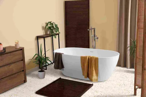 Baño con azulejos en tonos cálidos