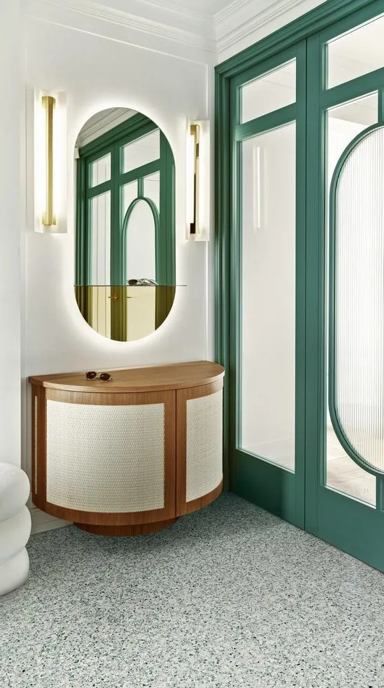 Baño con azulejos efecto terrazo en tonos fríos, colección Frammento de Marazzi