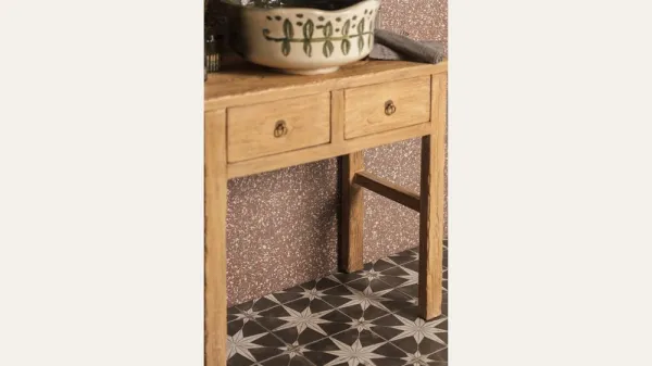 Baño con azulejos efecto terrazo en tonos cálidos, colección Fs road de Peronda