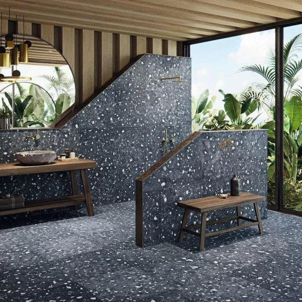 Baño con azulejos efecto terrazo en tonos fríos, colección Petri de Land