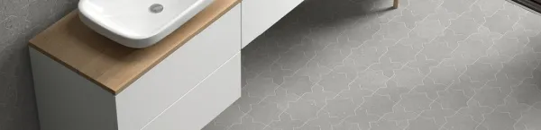Baño con azulejos efecto terrazo en tonos neutros, colección Terrazo de Mayolica