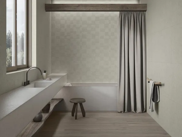 Baño con azulejos efecto textil en tonos neutros, colección Kenzo - kyo de Argenta