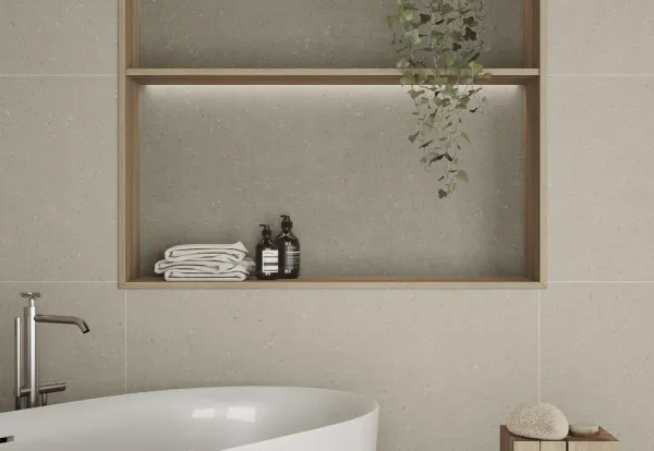 Baño con azulejos efecto textil, colección Kenzo - kyo de Argenta